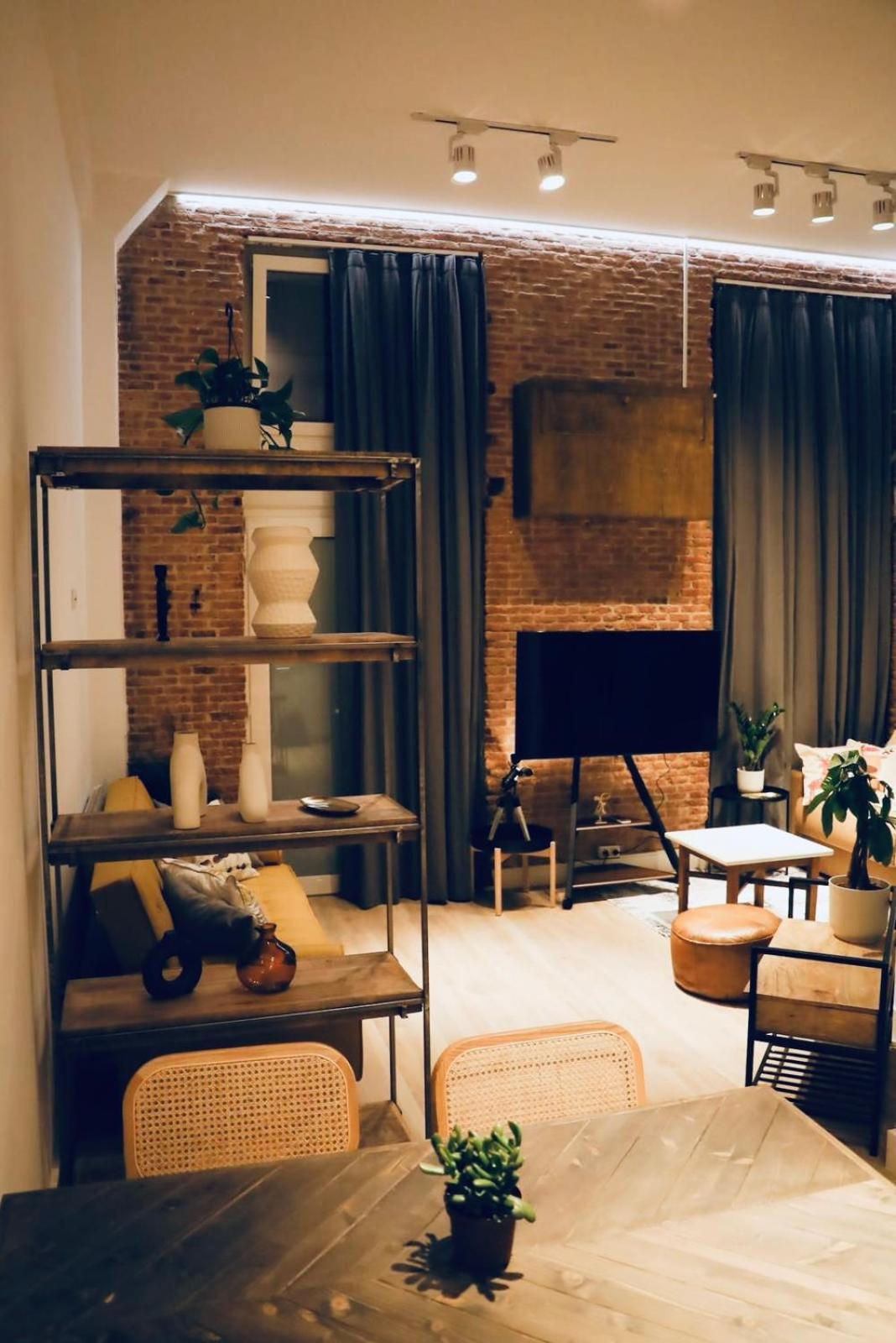 Appartamento Unique Nyc Style Loft In The Heart Of Madrid Esterno foto