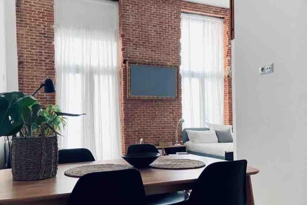 Appartamento Unique Nyc Style Loft In The Heart Of Madrid Esterno foto